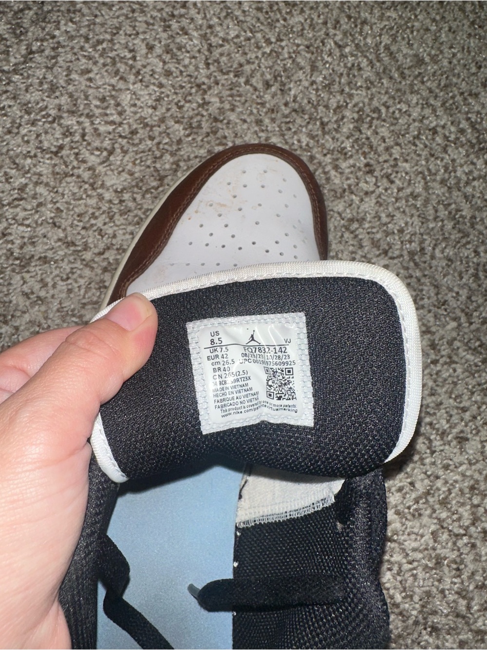 Men Nike Sneakers - Picture 2 of 5